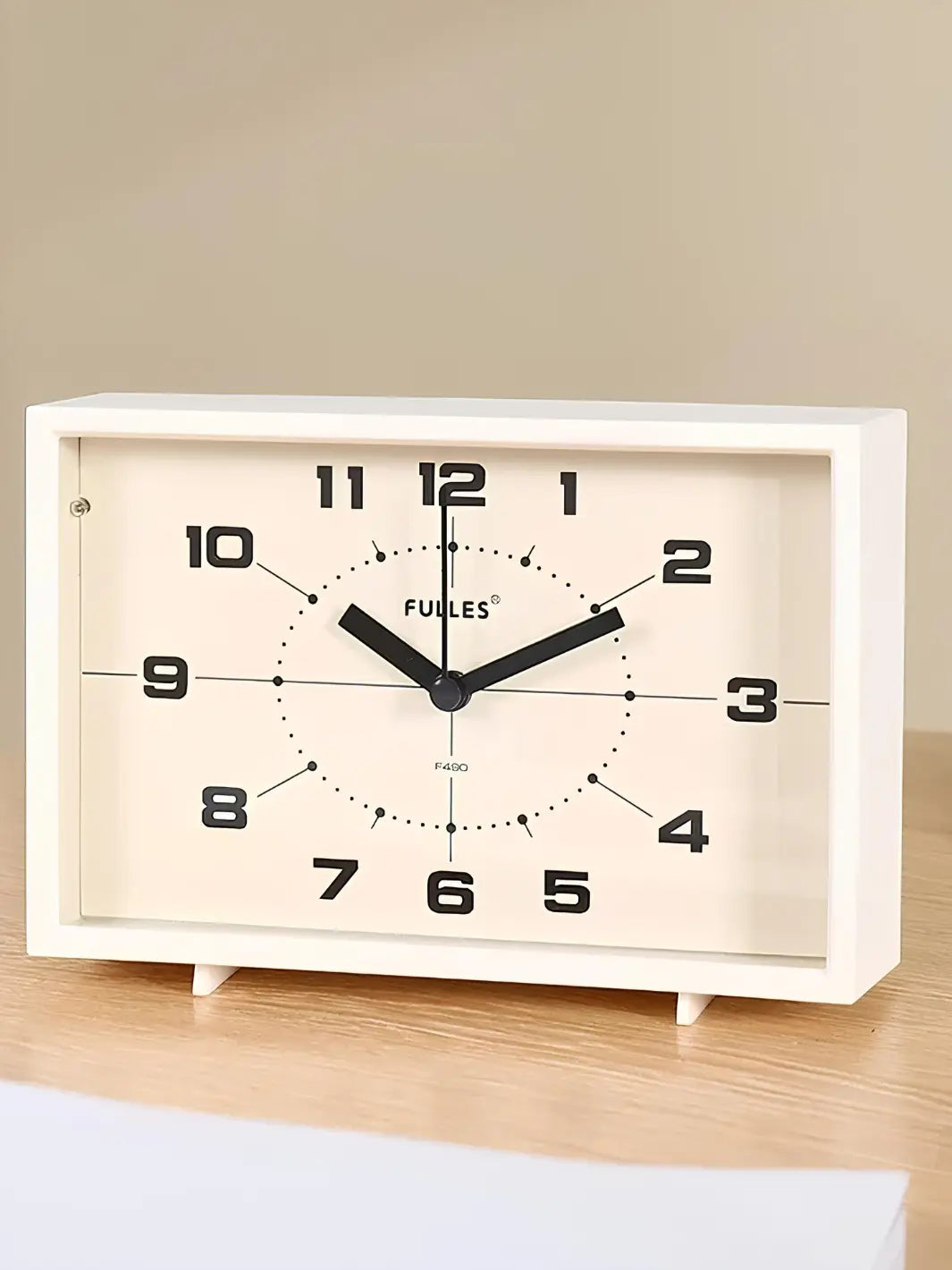 Réveil rond sans coutil, à piles et fonction d'éclairage, réveil super silencieux, design simple et élégant pour bureau / chambre à coucher, blanc Réveil rond sans coutil, à piles et fonction d'éclairage, réveil super silencieux, design simple et élégant pour bureau / chambre à coucher, blanc
